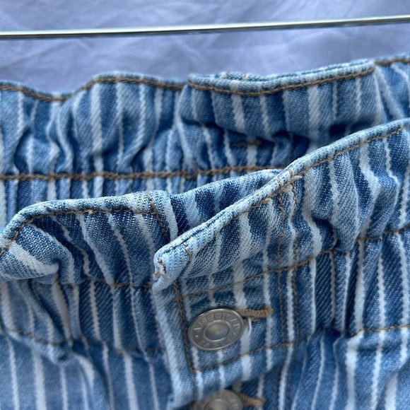 American Eagle Pinstripe Paperbag Waist Button Up High Waist Jeans Size 8 Short - Picture 3 of 11